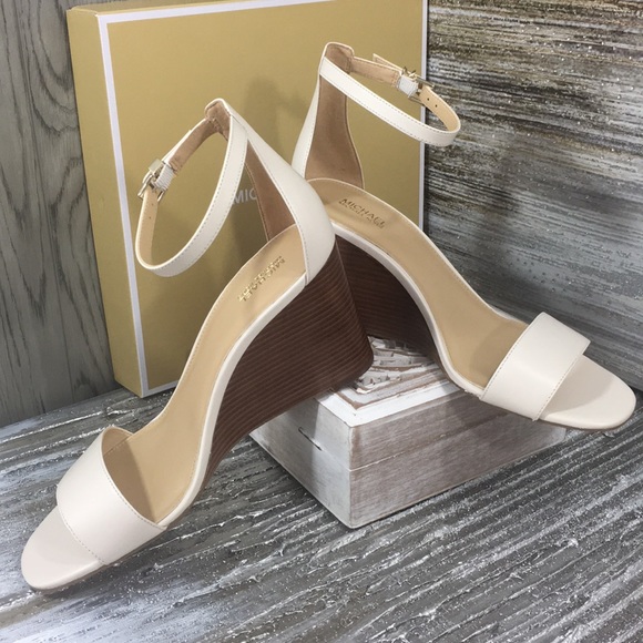 MICHAEL Michael Kors FIONA WEDGE LEATHER LT KREAM - Picture 7 of 8